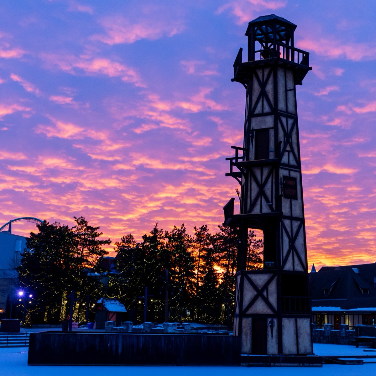 WonderlandNews's tweet photo. When cotton candy skies meet glowing #WinterFest lights, the park has a way of feeling unreal for a moment. ❄️🩷 💙
#CanadasWonderland #OntarioWinter #ExploreOntario #WinterWonderland #FestiveLights #WinterMagic #CottonCandySkies https://t.co/dWwXVvhJKb
