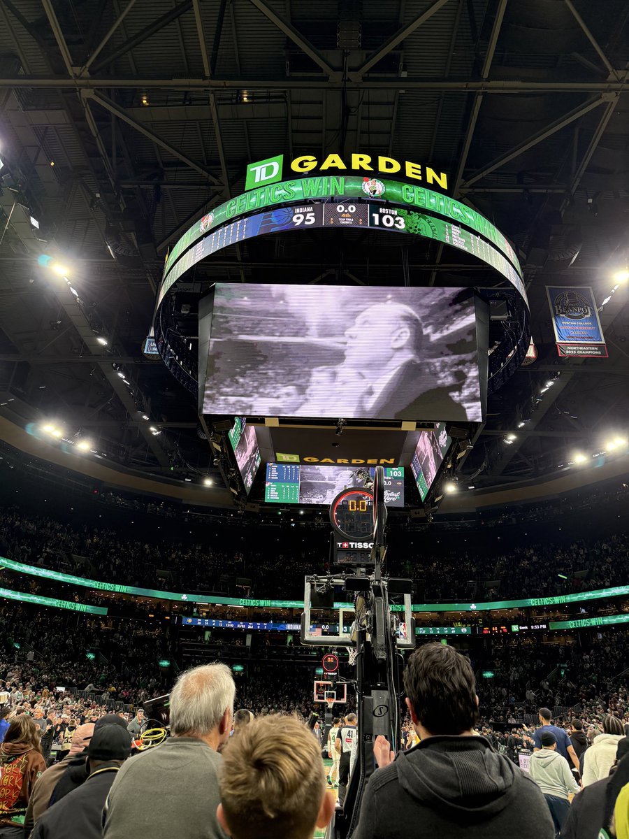 Aztecgino's tweet image. Even the great Red in Heaven will lit up a cigar after that huge comeback win lst night!
Celtics Numbah one!☝️☘️💚🔥