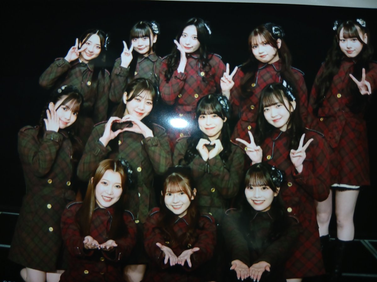 caail004's tweet photo. 12月23日18時!のSKE劇場は 制服の芽公演

ファンクラブ枠から8列目に着弾!
栄の女神さま〜

山村さくら推しの「さくらぶ」のみなさんが多数入場！

あちこち、ニコニコ笑顔のレスを送るのに忙しい?!

一堂礼のあとのお手ふりも、他のメンバーがいなくなって一人に…
アセってはけたのもかわいい〜(笑) https://t.co/K3CLyxk0Ec