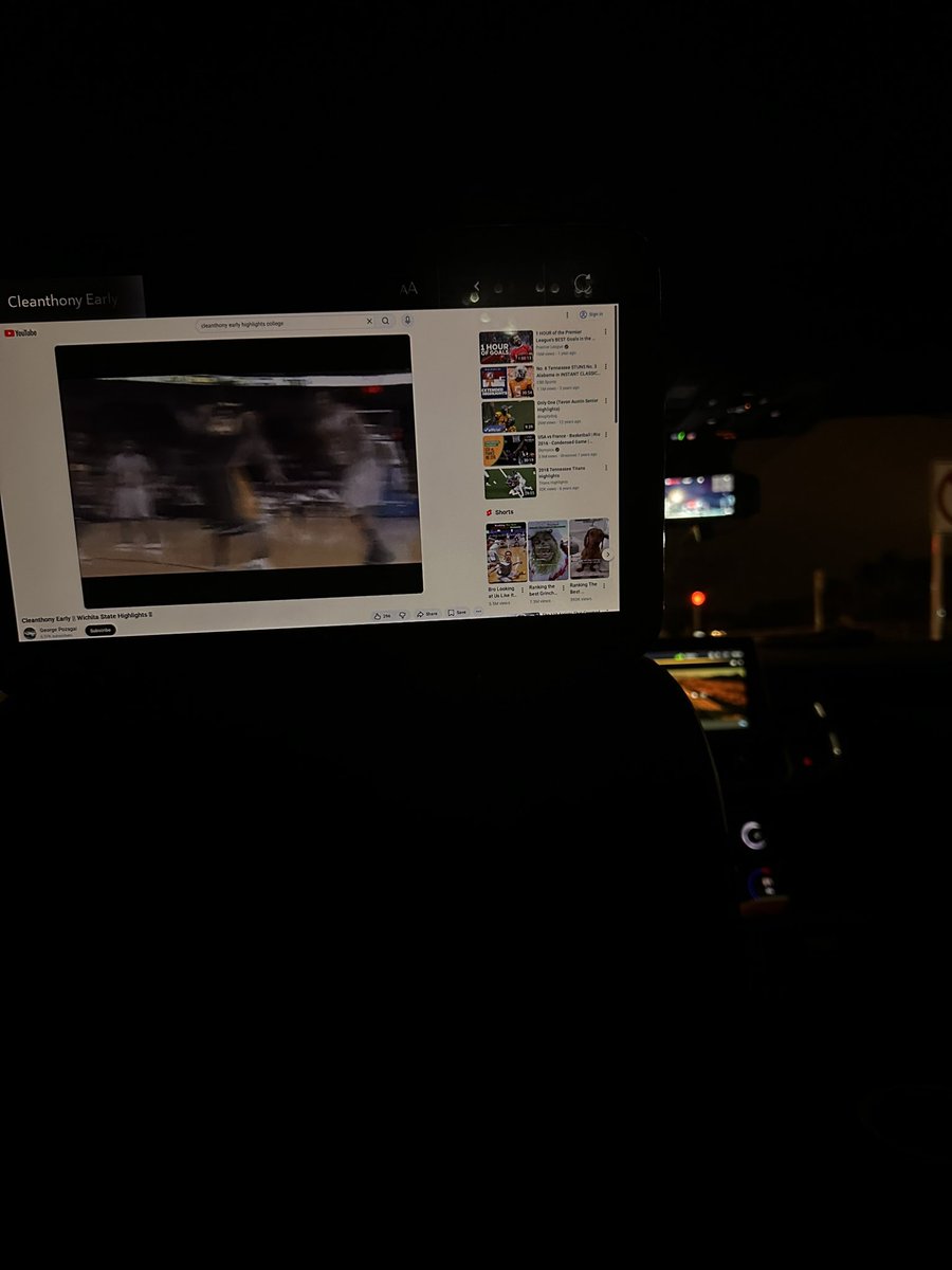 RealPhilTone's tweet photo. cleanthony early highlights in the uber? you bet. https://t.co/URzmIbp2Tg