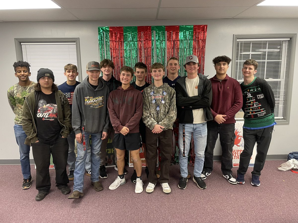 lakiederrick's tweet photo. Tri-Cities knows how to celebrate freedom the festive way🇺🇸

Club America Tri-Cities rang in Christmas with gifts, good company, and an #AmericaFest watch party to remember?

#christmas #usa #conservative https://t.co/KfXtlvhbex
