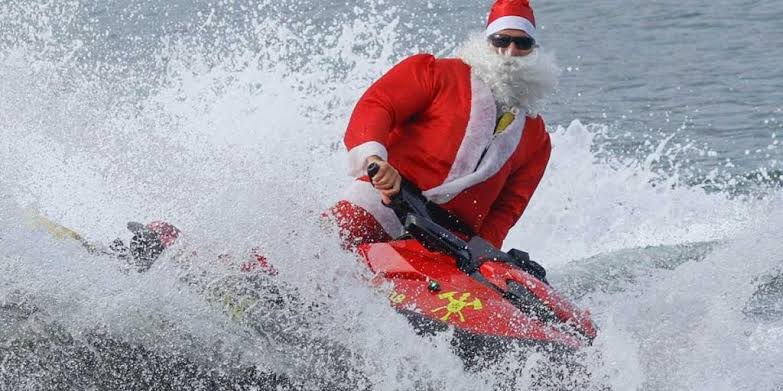 memervalito's tweet photo. Papa Noel llegando al Unicenter para la foto con los pibes: https://t.co/8asFIIhgbx