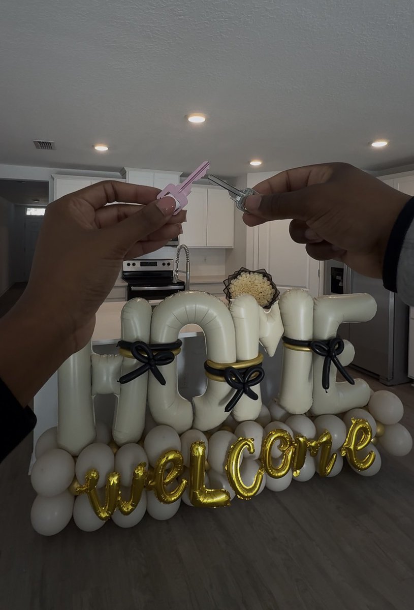 dlathesis's tweet image. Feeling so blessed to start this new chapter in our lives,all thanks to my man.👩🏽‍❤️‍👨🏽🏡
#putup #newhouse #blessed