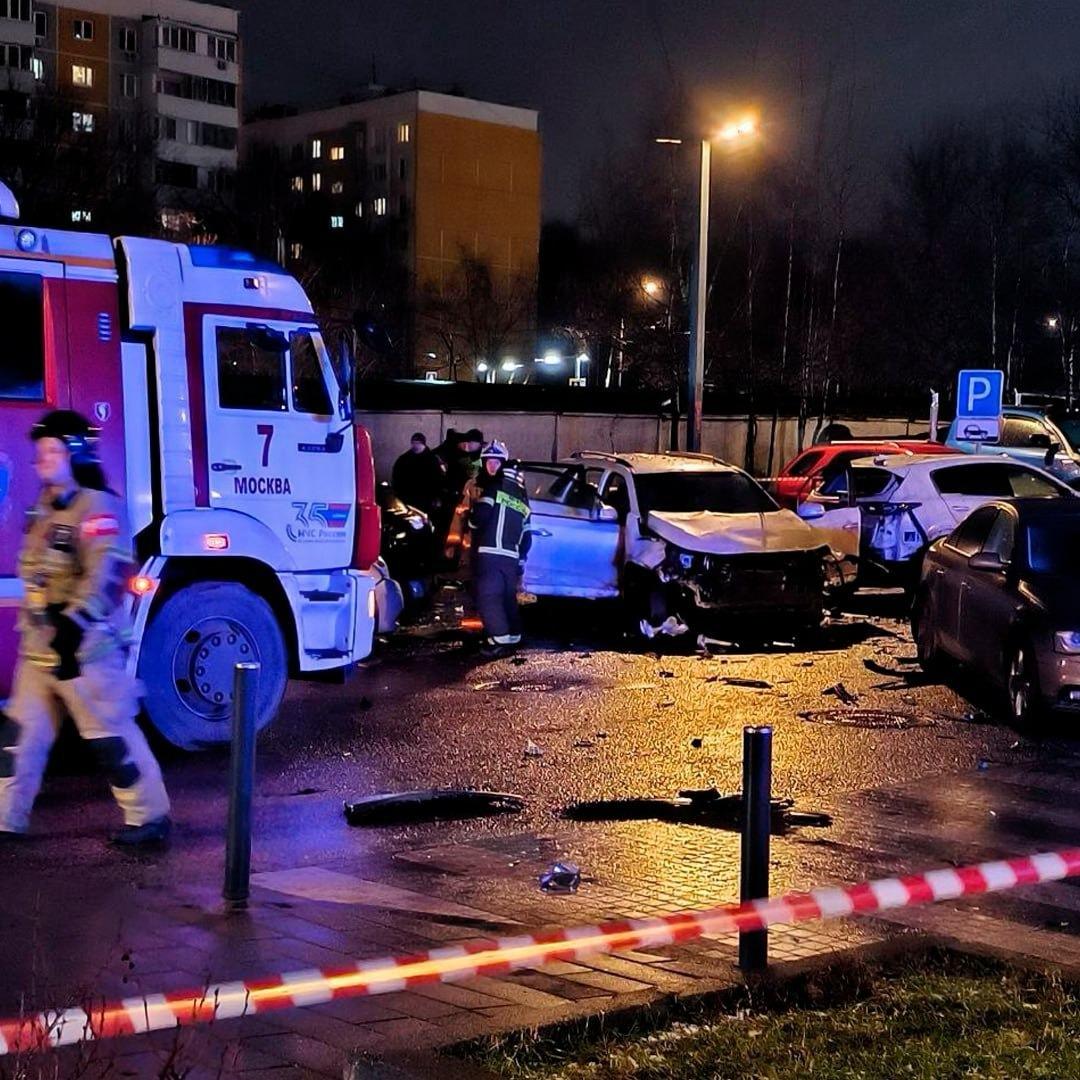 diagnefama773's tweet image. 🇷🇺⚔️🇺🇦
Russie: Un engin explosif placé dans une voiture stationnée àMoscou, a explosé. Le lieutenant-général Fanil Sarvarov, chef du département de la formation opérationnelle de l’armée russe, a été tué.
#Russia 
#kiev 
#moscou