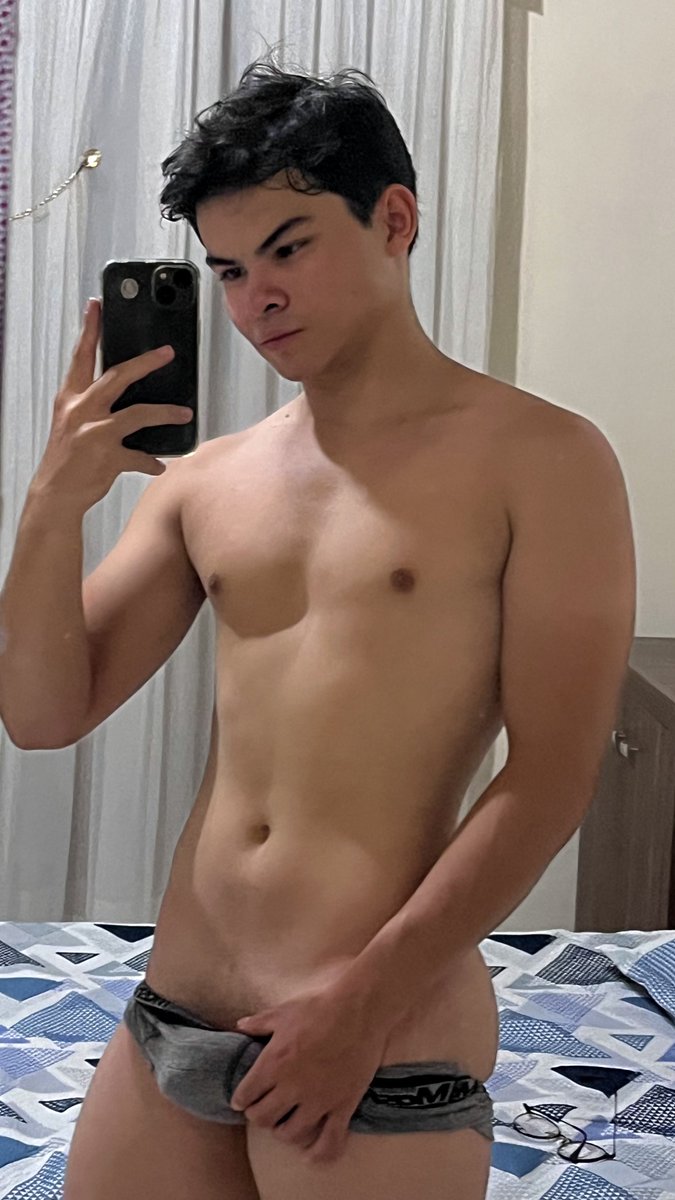 M0ratinho's tweet photo. Quem vem tirar o resto? Novinho safado🤤🍑
#novinho 
#novinhodopirocão 
#PINTOAWARDS 
#BUNDAAWARDSㅤ 
#XOTAAWARDSㅤ https://t.co/AVYdE0R88s