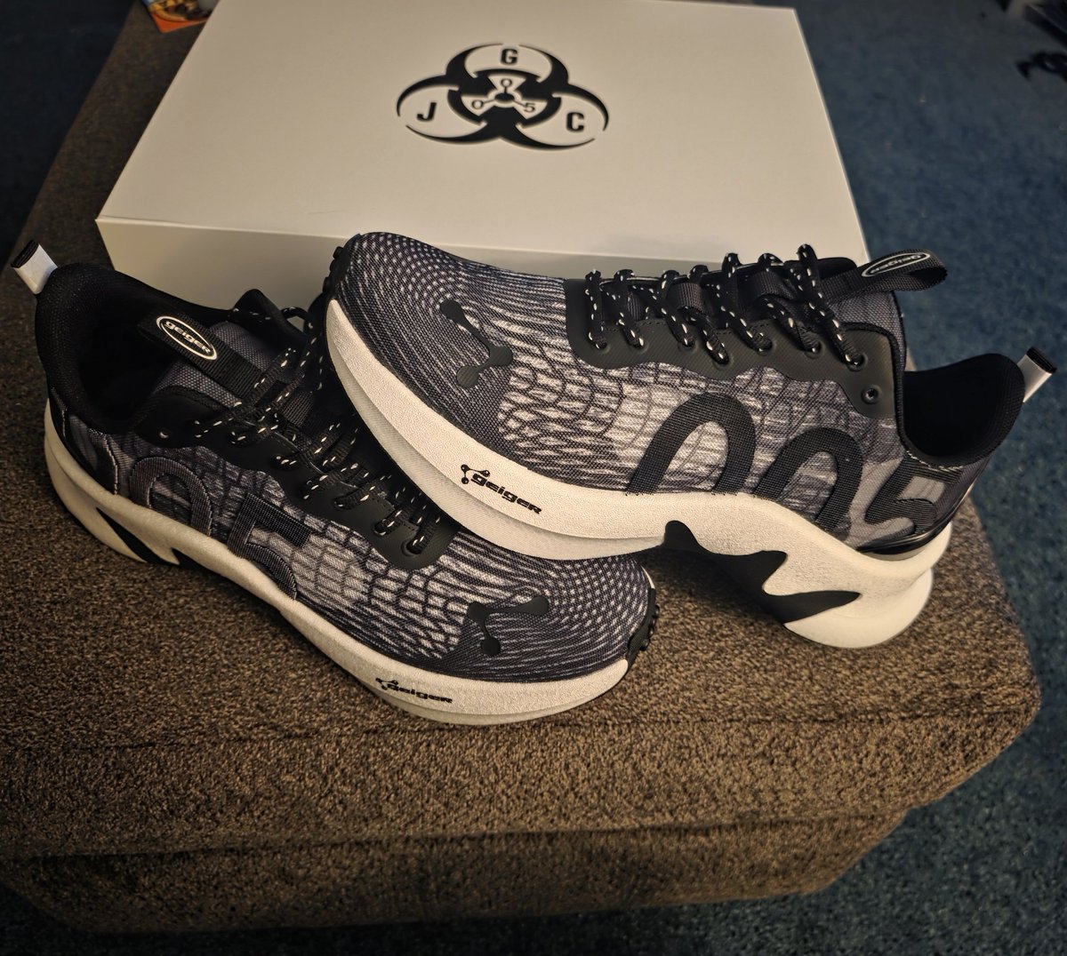 Onyx 005's have arrived! Another Chef's Kiss from <a href="/JohnGeiger_/">John Geiger</a> <a href="/JohnGeigerCo/">John Geiger</a>. Putting them on now and heading to Publix. How very Florida of me.