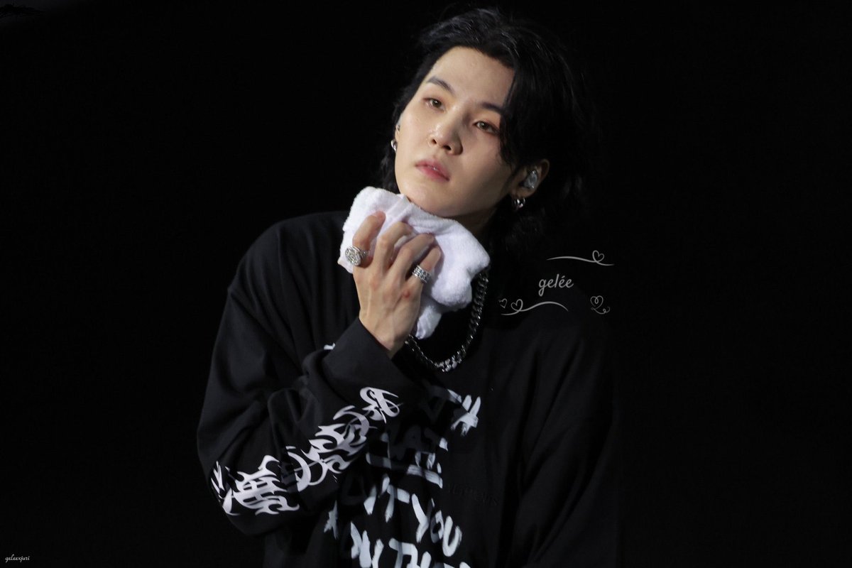 mygtangie's tweet photo. [12.24] #DTSUGA
Daily Tweet for SUGA

🖤

SUGA OUR ANGEL
WE LOVE YOU YOONGI 
WE ARE PROUD OF YOU YOONGI 
OUR LOTUS FLOWER MIN YOONGI 
#SUGA #슈가 #방탄소년단슈가 
#BTSSUGA #シュガ #AgustD https://t.co/uwllgPiYYo