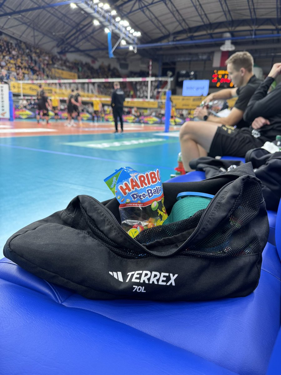 piotr_iwanczyk's tweet photo. Kto nie był na #LUBWAR niech żałuje - fajniejszego meczu i większego dla promocji #PlusLiga może już w tym sezonie (a na pewno roku!) nie być, a trochę kibiców - tej fantastycznej siódemce i nie tylko - przybyło 😉
Dobranoc! 😇 https://t.co/PST8kpZjyH