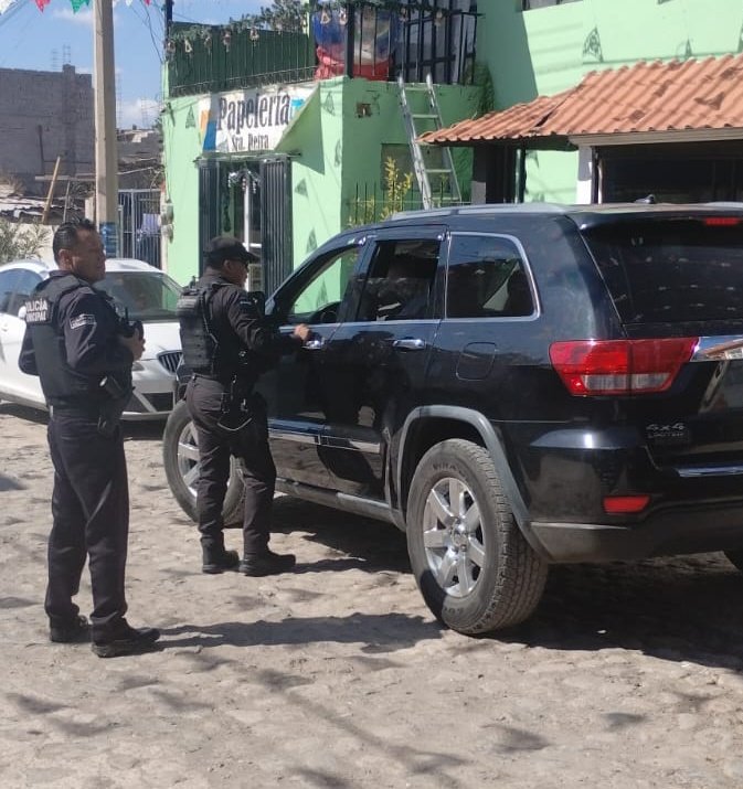 Mediante el operativo de Acción y Respuesta de Mejora Avanzada (A.R.M.A.) que la <a href="/POESQro/">POES Querétaro</a> y la <a href="/SSPMQueretaro/">@SSPMQueretaro</a> implementan en la Zona Norponiente de la capital, se trabaja para preservar entornos públicos tranquilos en los que las familias puedan llevar a cabo sus actividades con