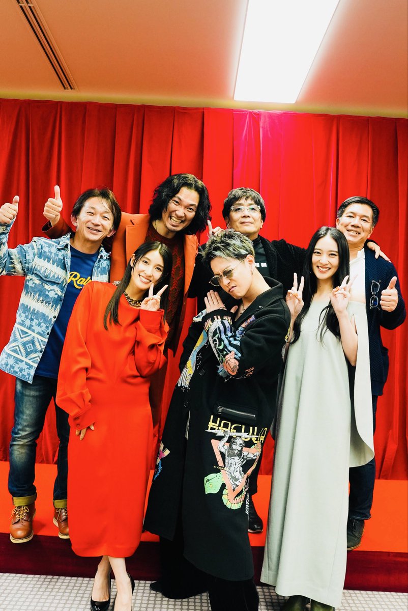 KenjiTanigaki's tweet photo. 昨日は丸の内ピカデリーで「るろうに剣心」の一作目が上映。この作品は間違いなく当時の僕たちに勇気と自信を与えてくれ、限界突破することの大切さを教えてくれました。一緒に戦ったスタッフ・キャストの皆さん、そして何よりもアクション部のみなさん、ありがとうございました。メリークリスマス！㊗️ https://t.co/DSqgytTdAA