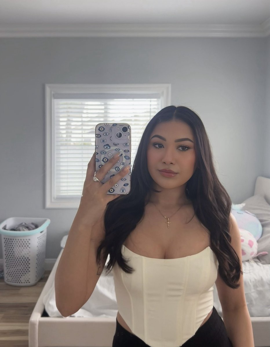 roxyjulez's tweet image. My two favs from this year &amp;gt;.&amp;lt;