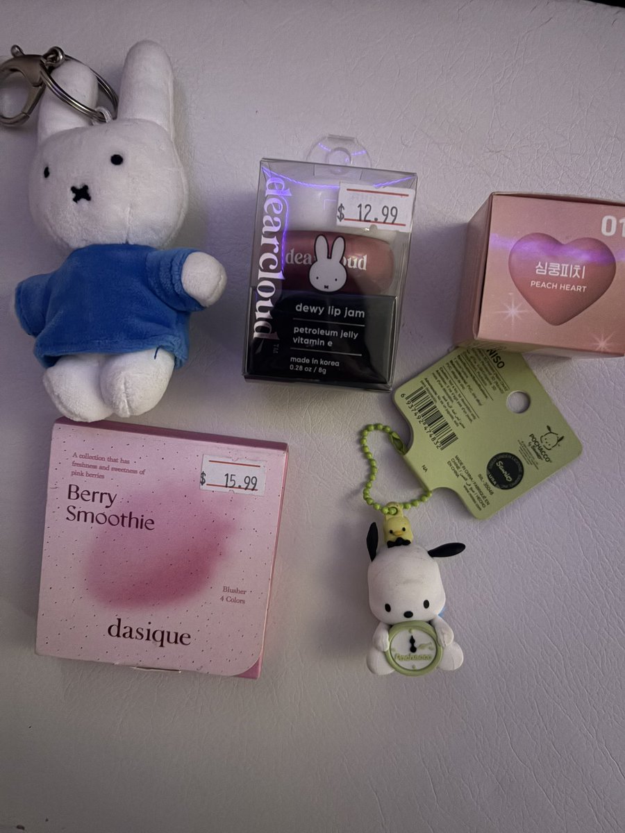seungsluvr's tweet photo. mini haul from yesterday @ miniso! there was only one cam in the back fortunately ^_^! easy blind spotss
$35 estimated, excluding the miffy keychain and the pochacco keychain, didnt have the price tag!
⋆˚꩜。𐔌՞. .՞𐦯⋆. 𐙚 ˚🐇
#kleptotwt #klepto #lifttwt #shoplifter https://t.co/hFMEyVjBYo