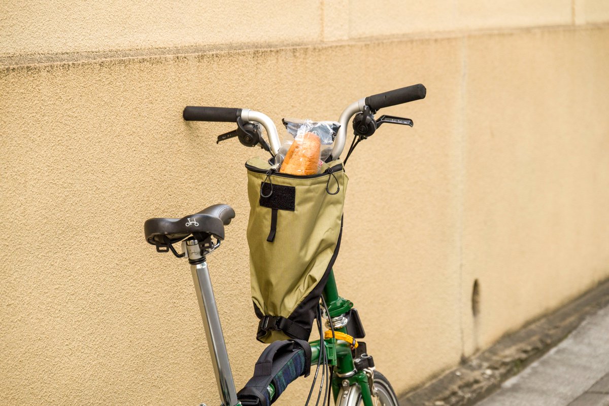 noguchi_shokai's tweet photo. 🚲【新製品紹介】
小径車ポタリングに“ちょうどいい”バッグ『リンプロジェクト ロールアウトバッグ』
✔ 途中で荷物が増えてもロールを伸ばして容量調整
✔ 小径車のハンドル周りでも邪魔になりにくいサイズ感
気軽なポタリングのお供に。
#ミニベロ #ポタリング #rinproject https://t.co/irEwfjkPiC