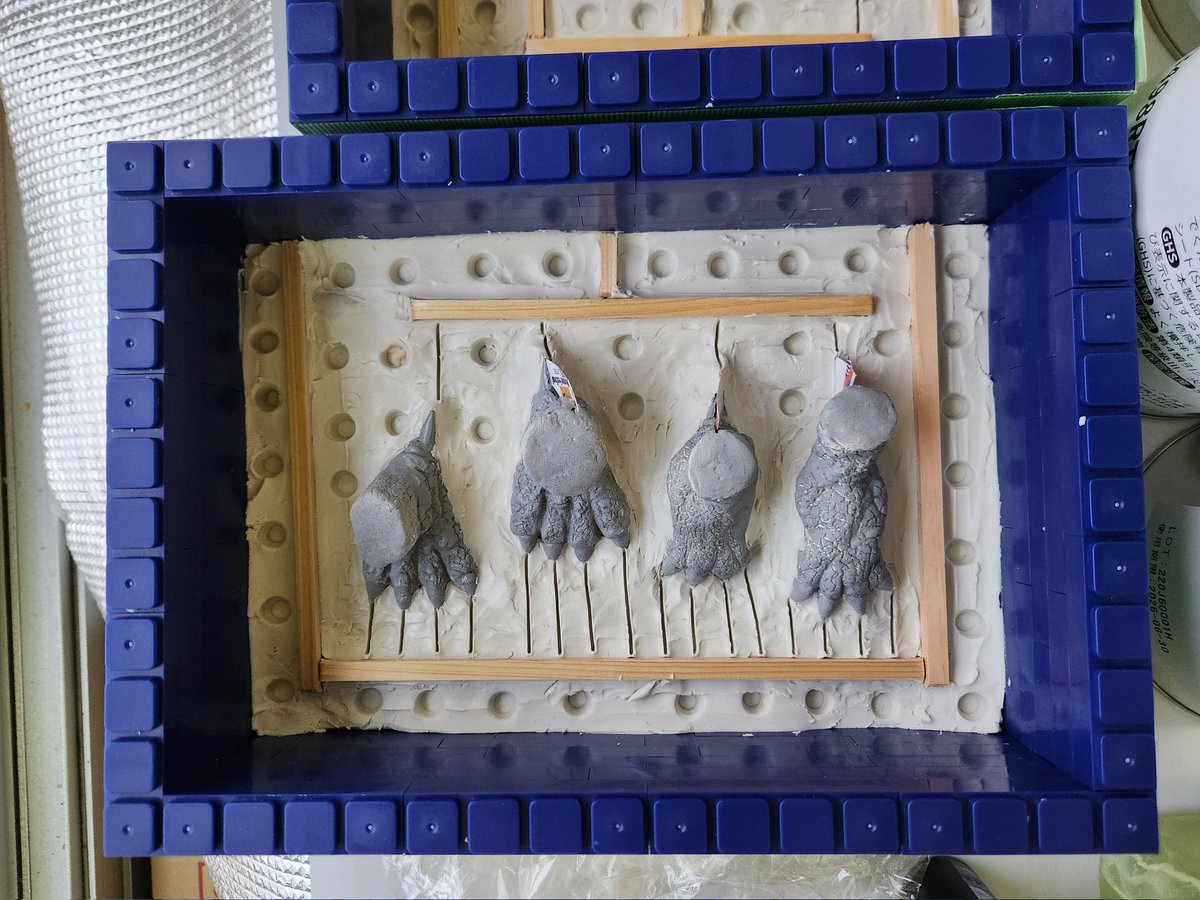 現在、複製用型を作成中。