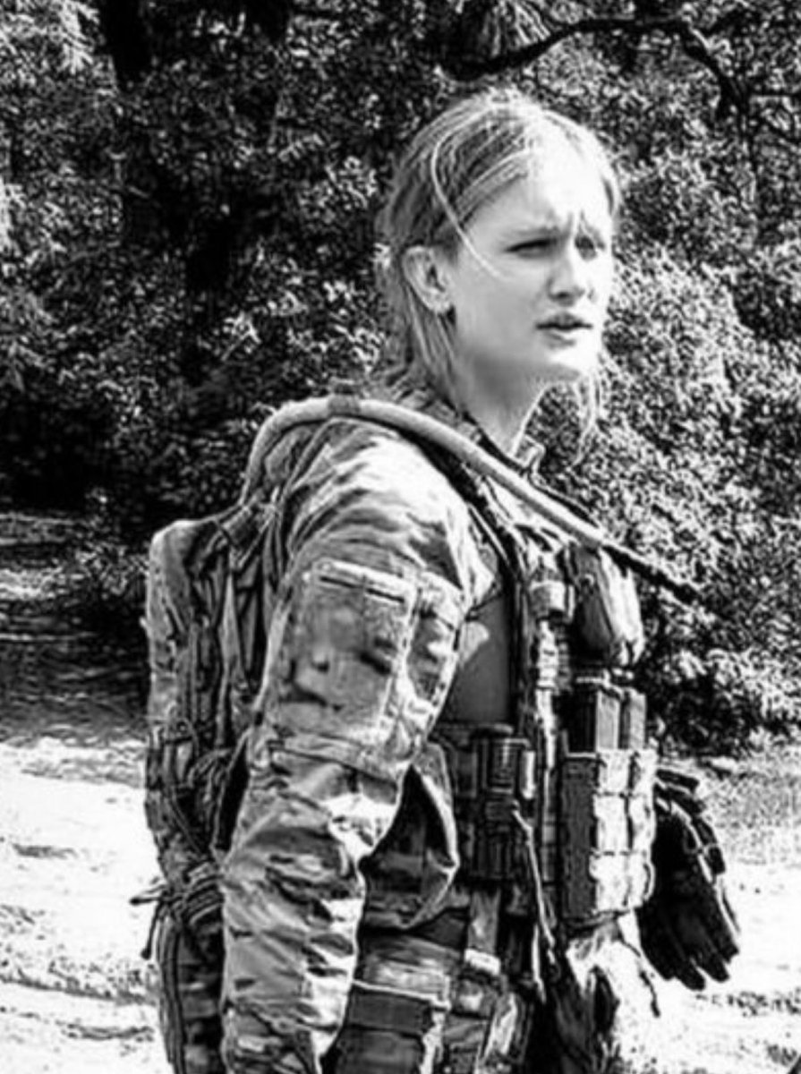 AlertaNewsPlus's tweet image. 🇺🇦 | Daria Lopatina, de 19 años, exestudiante de Inteligencia Artificial en Kiev y operadora de guerra radioelectrónica, murió en combate contra el ejército ruso tras alistarse voluntariamente.