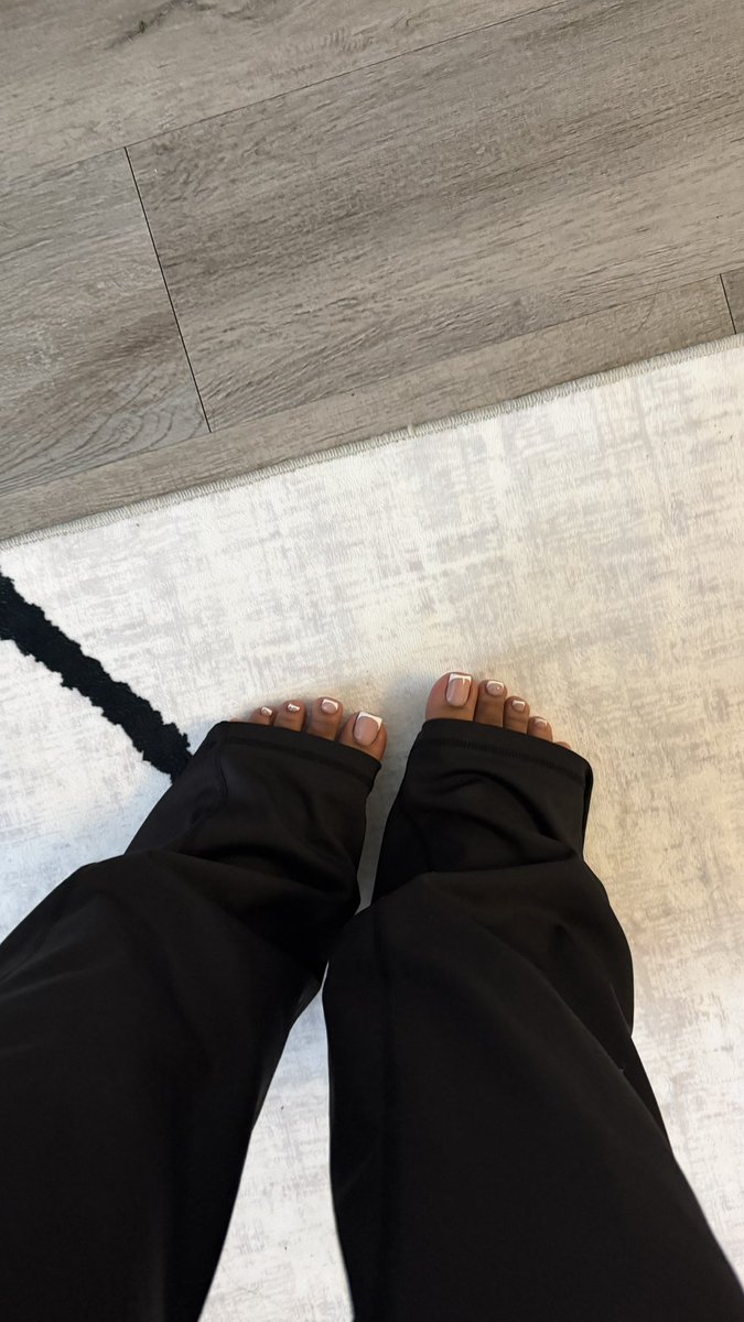 sz 6.5 🦶🏽 tweet media