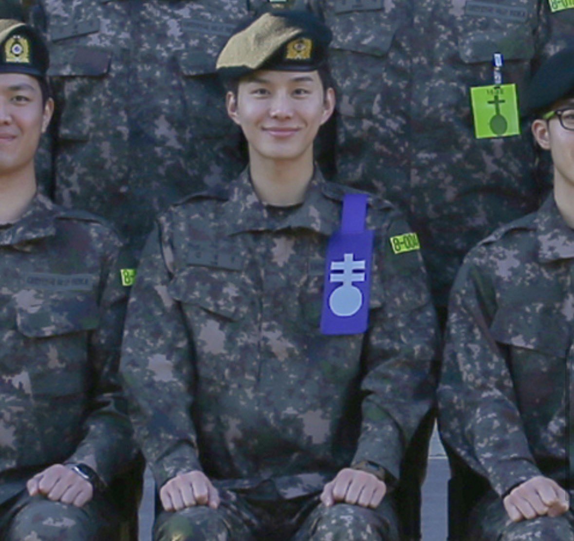 세상용맹tetoㅋㅋ로                   광대뽀용빵긋
입대하셧는데                  저는잘지내고잇습니다
                                                 무드 됐다고지금