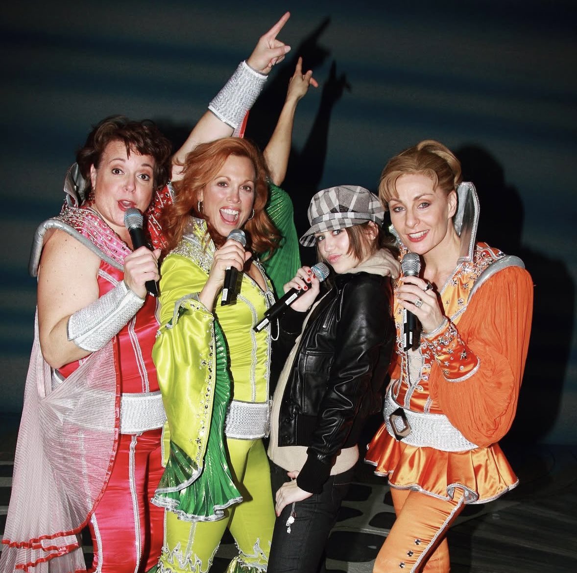 miley cyrus archive tweet media