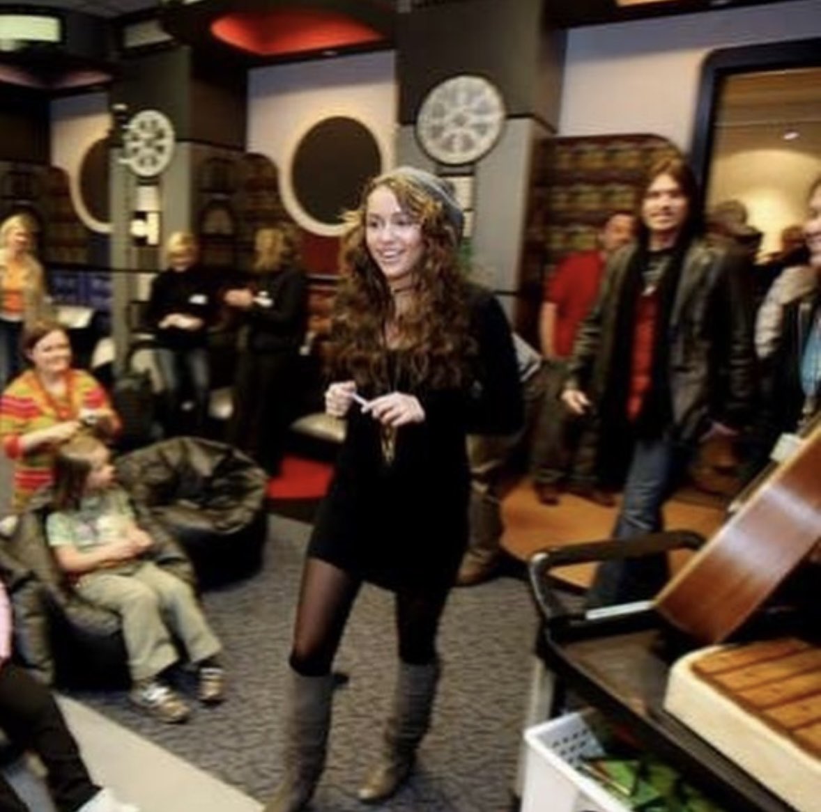 miley cyrus archive tweet media