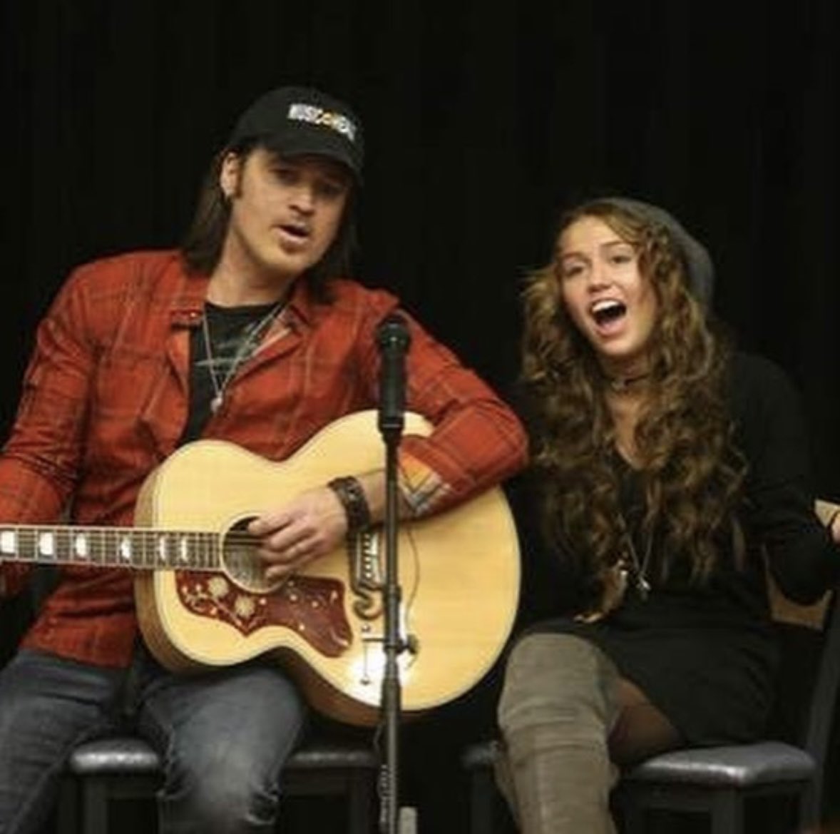 miley cyrus archive tweet media