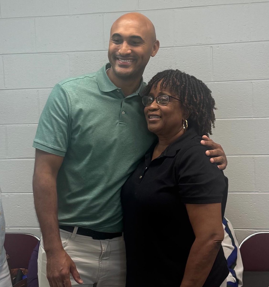 repscfigures's tweet image. As a freshman Congressman, I’ve had the chance to travel across Alabama’s 2nd District and meet the incredible people who make this district great. I’ve seen their dedication and kindness everywhere, from Phenix City to Montgomery to Mobile. 

This holiday season, I’m truly…