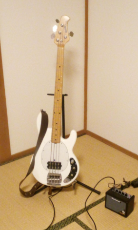 884harapeko's tweet photo. 約20年ぶりにアンプに差しました。音出た。 https://t.co/ywkRAG37JB