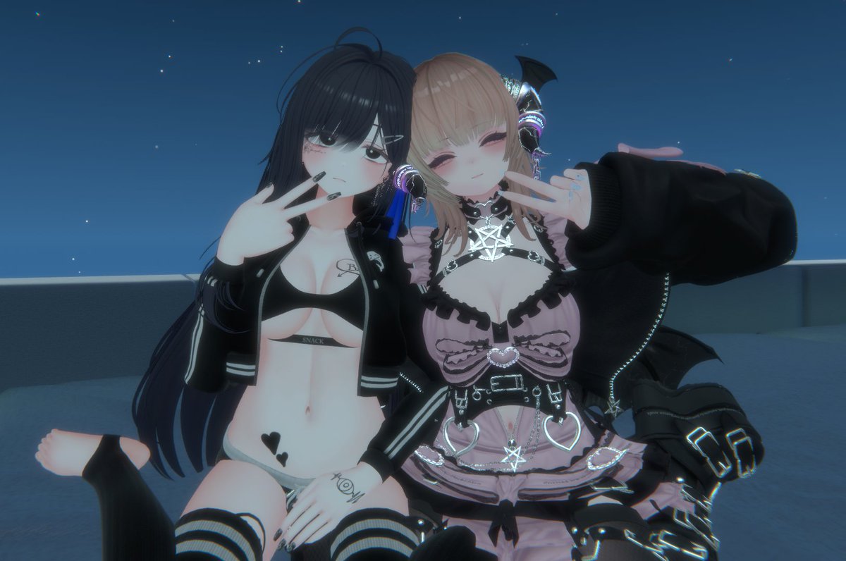 kiki_vrc_kiki's tweet image. 世はクリスマス！
私は今日もツーショット！
#VRC  #VRChat