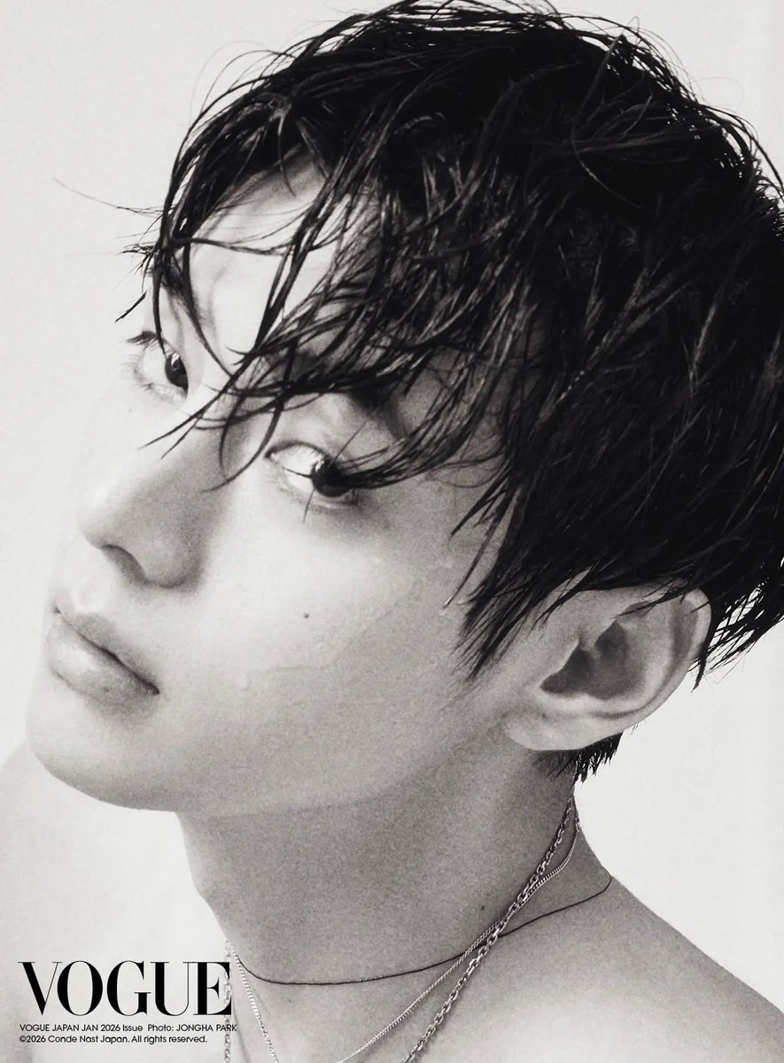 kchartsmaster's tweet image. V for Vogue Japan.