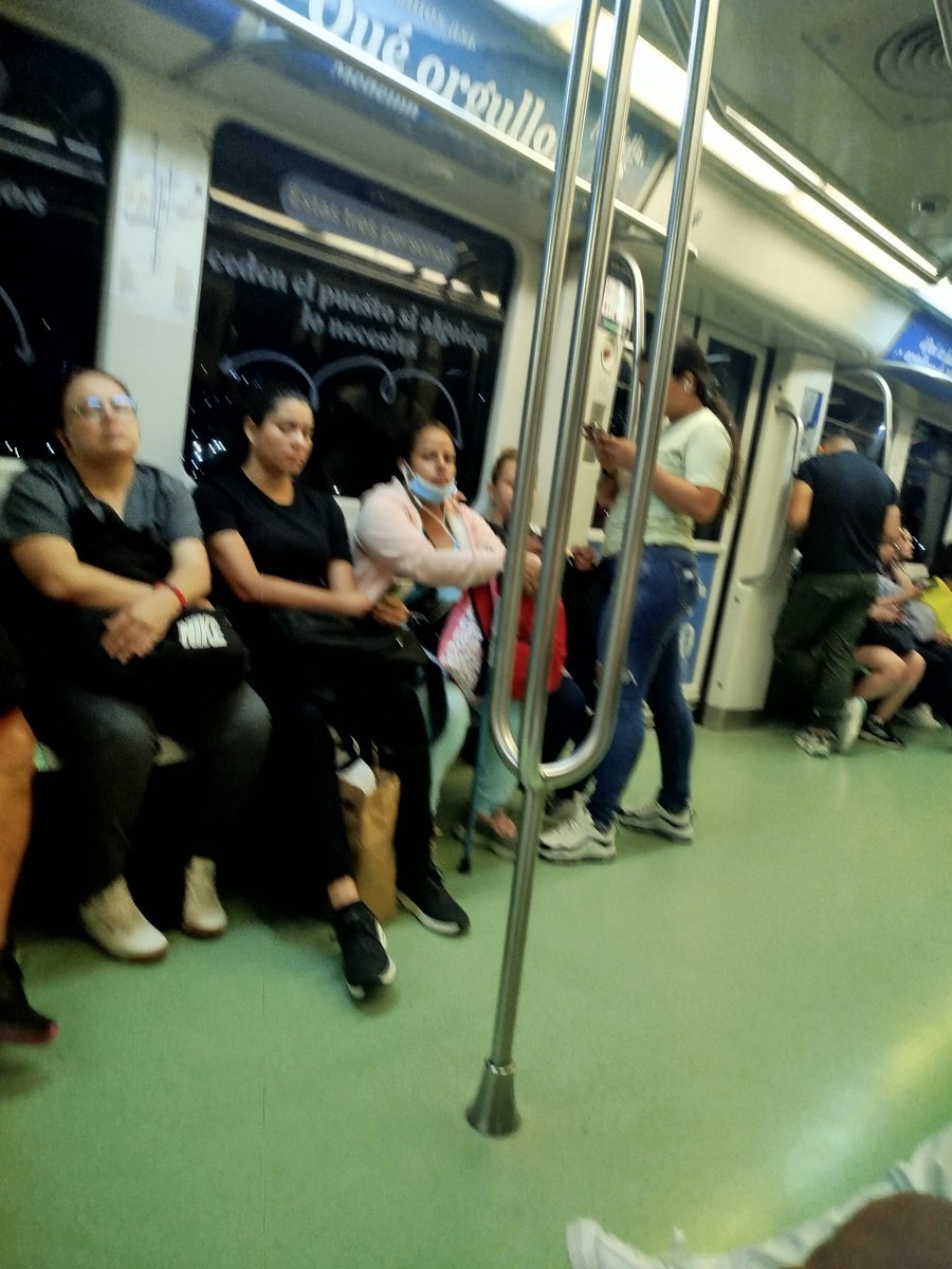 vanegas_c's tweet photo. Una campaña se apoya en la cultura, mientras que una verdadera cultura se convierte en una campaña. 
Eso es cultura @metrodemedellin https://t.co/qQLu9xPThI