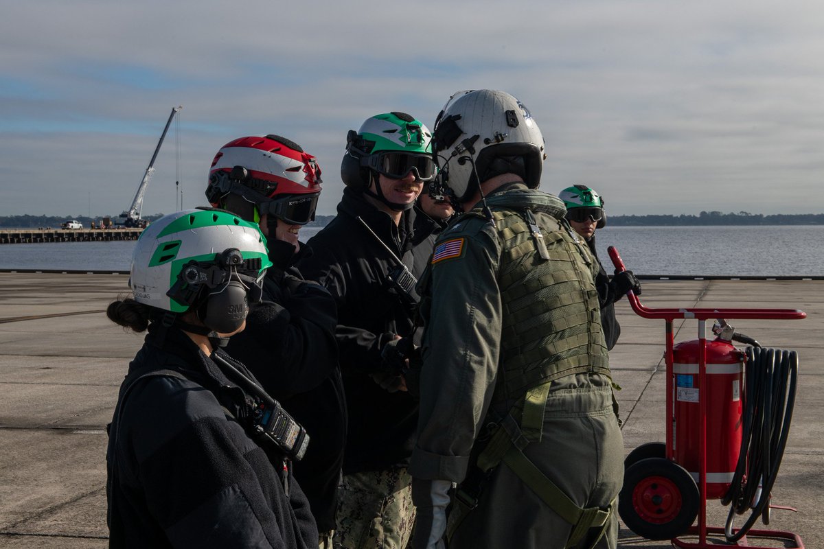Navy Reserve tweet media
