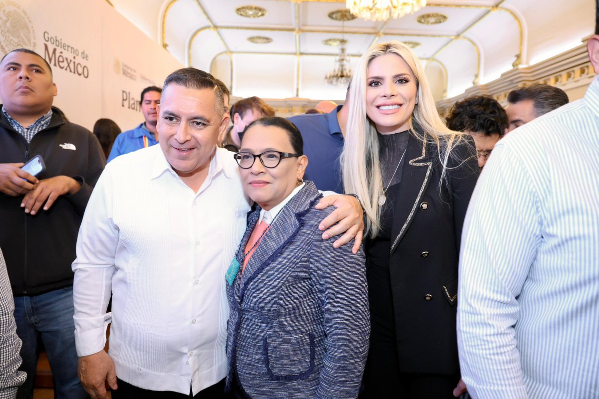 palomateranv's tweet photo. El Gobernador @AlfonsoDurazo se convierte en el primer gobernador en 18 años en resolver la huelga de Cananea y avanzar de manera definitiva en la remediación del Río Sonora.

Hoy se hace justicia para las y los mineros, para las viudas y para las comunidades que durante años exigieron ser escuchadas tras el derrame en el Río Sonora.

Este logro histórico fue posible gracias al respaldo y la voluntad de la Presidenta @Claudiashein , quien instruyó resolver de fondo una deuda social y ambiental que por demasiado tiempo fue ignorada.

Cuando hay voluntad política, la historia cambia.