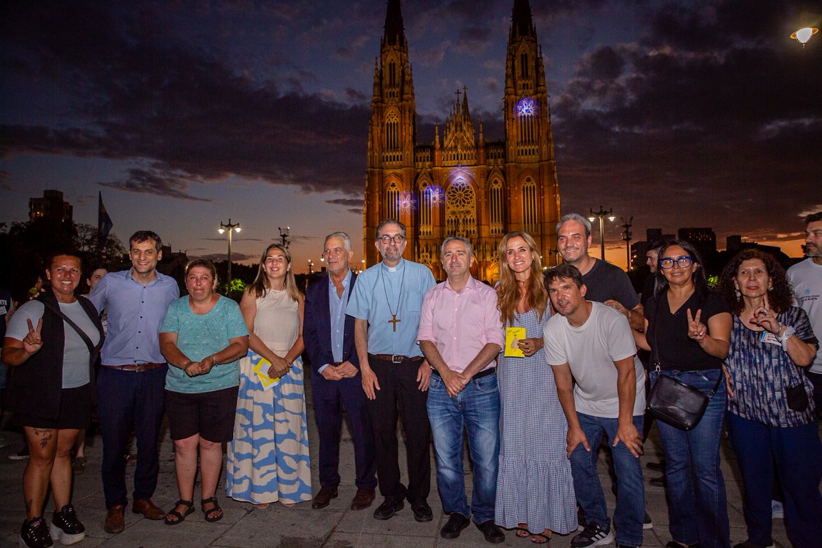 larroqueandres's tweet image. Acompañamos a Monseñor Gustavo Carrara en la “Navidad de los Humildes”, un encuentro solidario que tiene un valor muy significativo para la comunidad en este momento tan complejo que se vive en la Argentina.

Muchas gracias por haberme invitado, les deseo a todos una feliz…