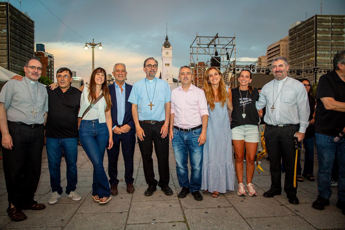 larroqueandres's tweet image. Acompañamos a Monseñor Gustavo Carrara en la “Navidad de los Humildes”, un encuentro solidario que tiene un valor muy significativo para la comunidad en este momento tan complejo que se vive en la Argentina.

Muchas gracias por haberme invitado, les deseo a todos una feliz…