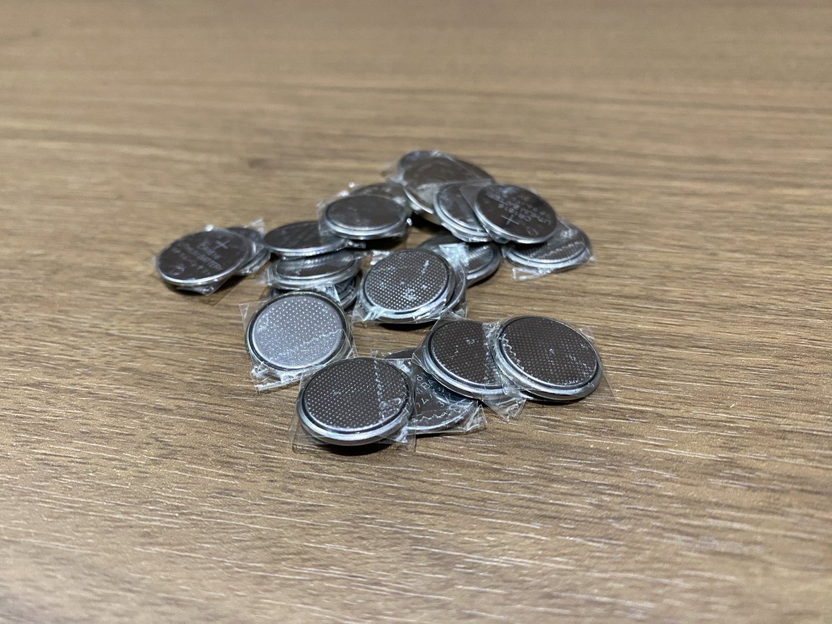 捨てたもの804。大量のボタン電池。年末なので色々と処分していきます。 #一日一捨