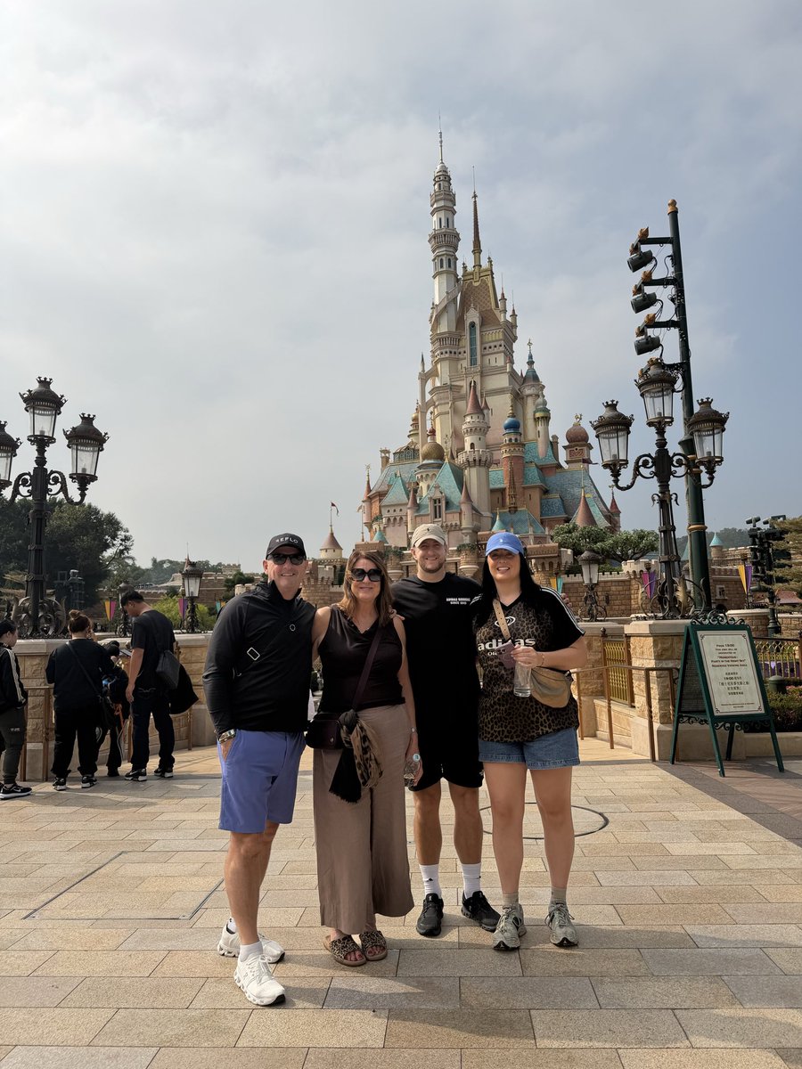 SteveHaysom's tweet photo. @mattletiss7 Tricky downhiller! Have a great family Christmas we’re all in HK https://t.co/chRNjahKsv