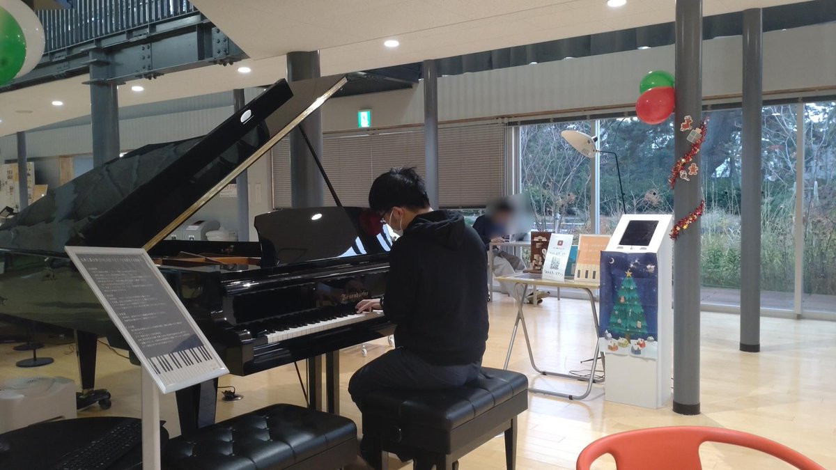 Fukok_Note's tweet photo. 昨日のGYMLABOでの様子です🎹

クリスマスソングはお楽しみいただけましたでしょうか🎄
少しでも心温まるひとときをお届けできていましたら幸いです🎅💕

演奏後はみんなでケーキ（明専会様から🎁）をいただきました！ありがとうございました！ https://t.co/dvaexYQsI6