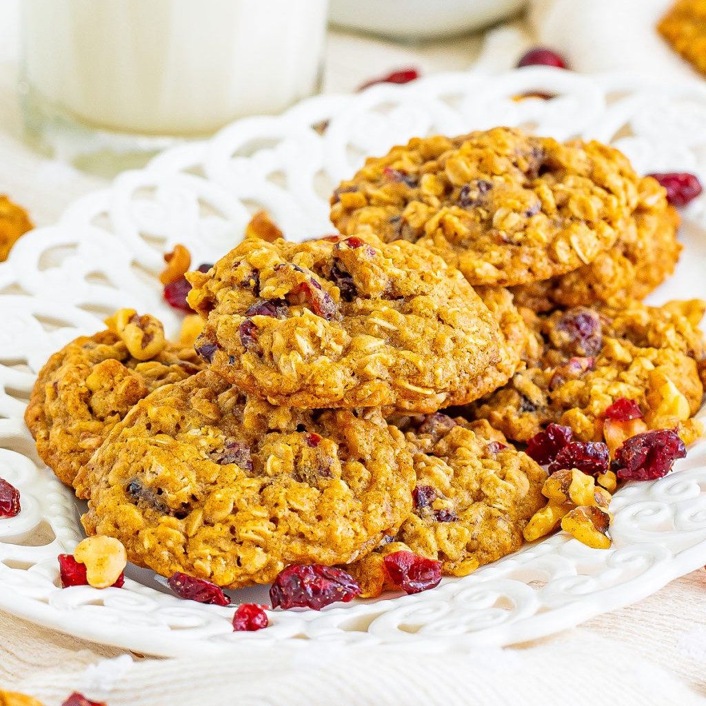 These Cranberry Oatmeal Cookies are soft, chewy, and packed with hearty oats and sweet-tart dried cranberries. A delicious way to shake up a classic oatmeal cookie. #cranberryoatmealcookies #oatmealcookies #cookies #cranberries #oatmeal #dessert #snack
melissassouthernstylekitchen.com/cranberry-oatm…