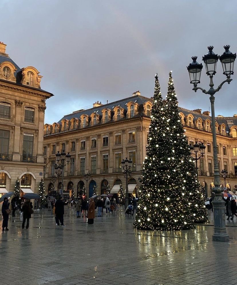 “only 1 day until christmas 🎅🏻🧣🎄”