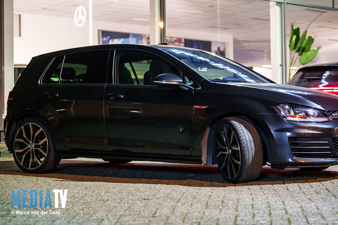 Auto beschoten op de Sportlaan in Hellevoetsluis