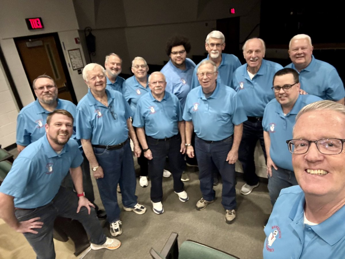 FunCenterChords's tweet image. We continued our “Central Ohio National Anthem Tour” tonight at Clear Fork HS! It is our pleasure and our honor. 🇺🇸