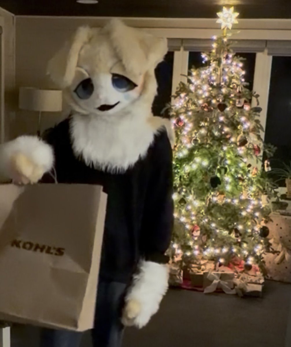 Finally got presents !!! Soooo tired nowww, but I still gotta wrap these up at warp speed while no one’s home 🤫🎁💨💨
(having Christmas tomorrow)🎊🎉

Happy holidays everyone!! 💝🎄✨

#furry #fursuit