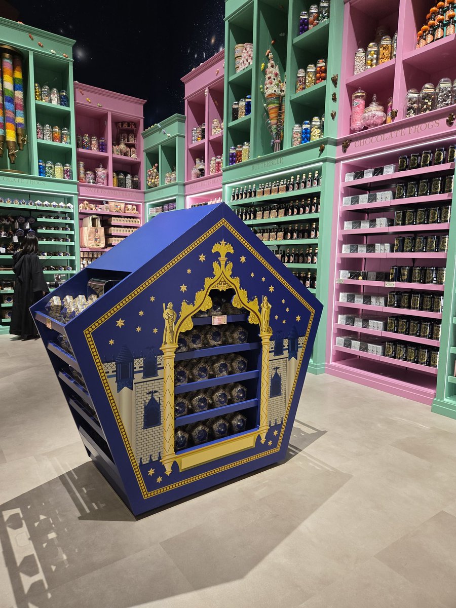 爆発ボンボン
とうとう棚も消えてしまった…😭

サクサクでパチパチするオレンジ風味のするホワイトチョコで好きだったのになぁ💔

#スタジオツアー東京