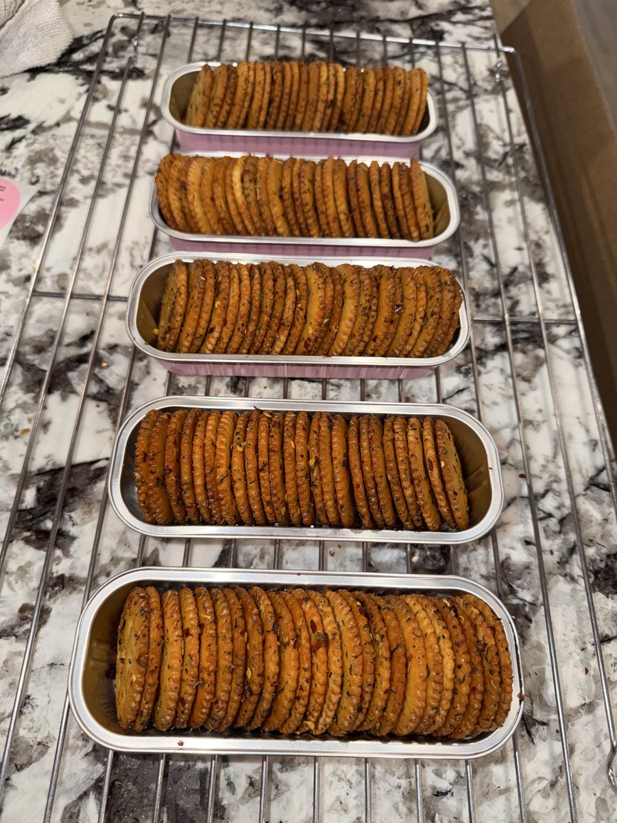 pmscrafts74's tweet photo. Spicy Texas firecrackers going down at the PMS Palace and our hot pepper dipping jam ! Created in our smoke free and pet free micro bakery following Texas Cottage laws. #pmstreatsandeats #pmspalace #facebookpmstreatsandeats #spicy #texas https://t.co/QUQgeuOhJd
