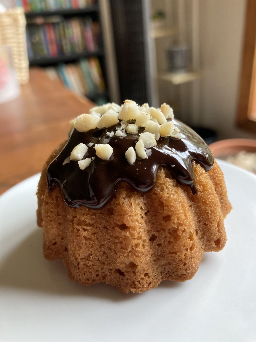 gomichild's tweet image. Ferrero Rocher inspired Madeleines - Burnt Butter &amp;amp; Hazelnut Madeleines with Dark Chocolate Ganache Centres, topped with Hazelnut Chocolate &amp;amp; Hazelnuts.

#food #foodporn #baking #madeleines