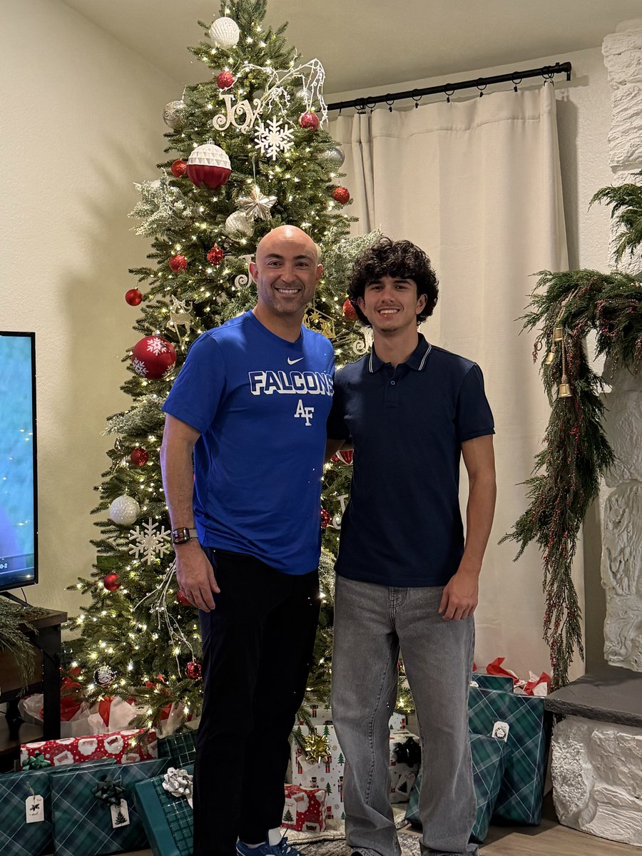 jpabrew's tweet image. Thank you @CoachStubbs for the home visit last week! Look forward to getting back to Colorado soon!
@jake8shakes @CoachTCalhoun @Coach_Thiessen @AF_FBRecruiting @AF_Football @WillsLakota @CamerJonny