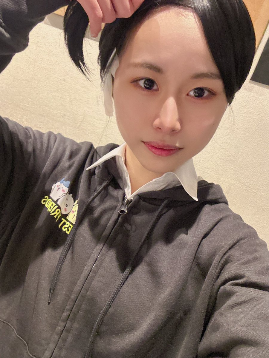 おはようー！💛 楽屋で笑いすぎてテーピング剥がれた人