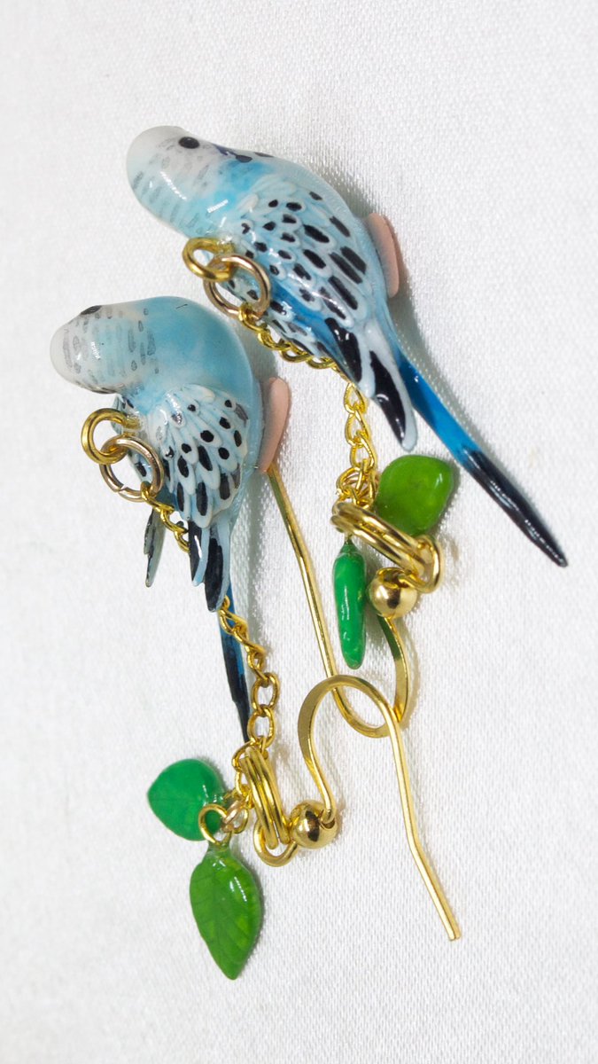 先日のセキセイインコちゃんは無事、クリスマス前にピアス作品になりました。
間に合って良かったぁ♪

#クレイアート #粘土細工  #ハンドメイド
#セキセイインコ　#ピアス　
minne.com/@nipring10
creema.jp/c/ysuna