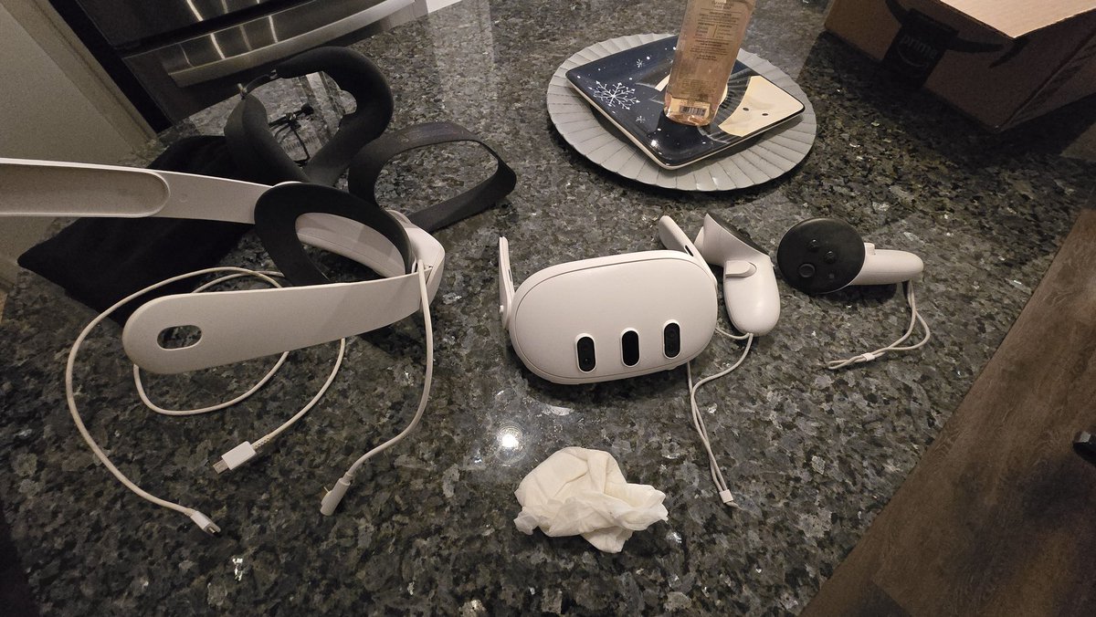 DramaticReplays's tweet image. Got a pretty sick deal on FB marketplace tonight. 

Oculus quest 3 with elite strap for $200. Now, it reeks to high heaven of weed, and smoke but sick deal non the less.