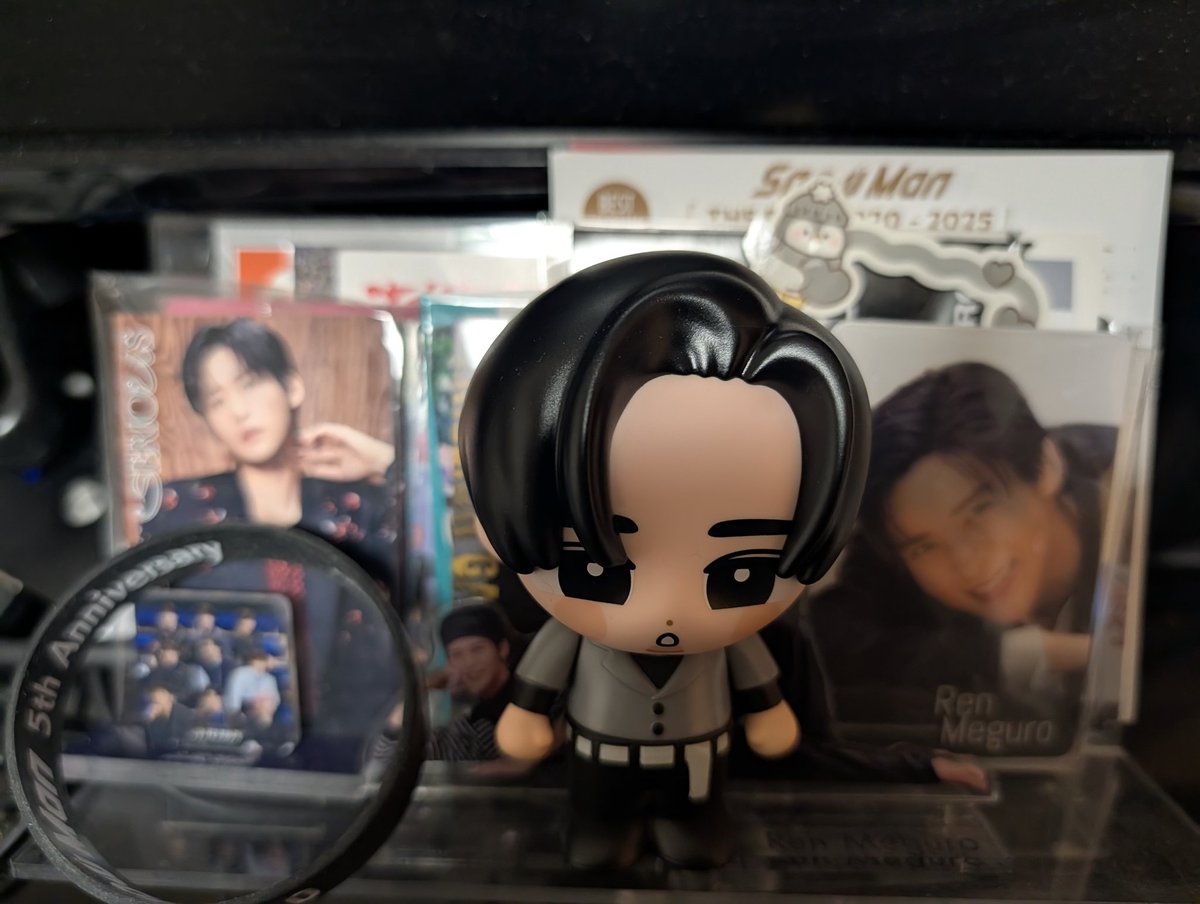 うちのささやかなめめグッズコーナーにソフビめめが来てくれました