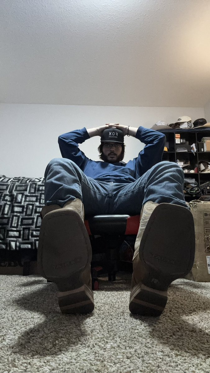 tomorrow is christmas eve and thursday is christmas open them wallets and spoil this alpha. suprises will be in your dm’s #cashmaster #footworship #findom #cashslave #footslave